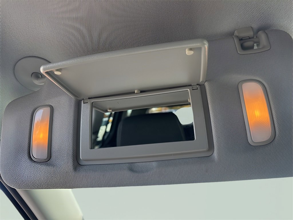 Used 2023 GMC Acadia SLE w/ Driver Convenience Package image 31