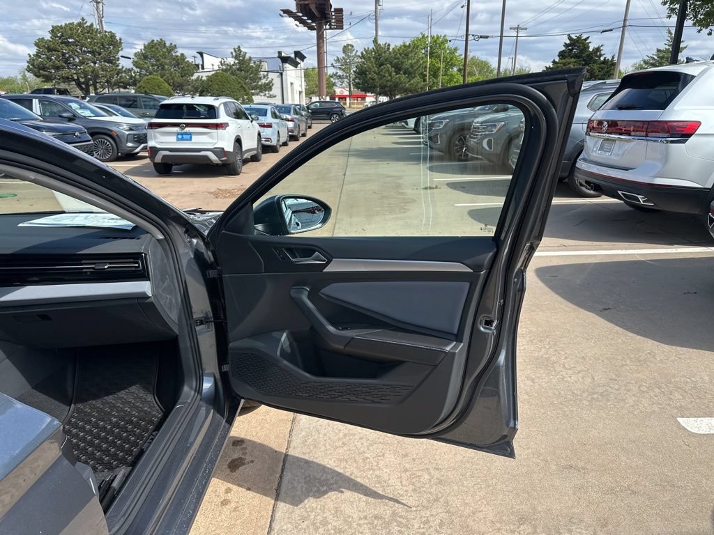 New 2026 Volkswagen Jetta SE FWD image 18