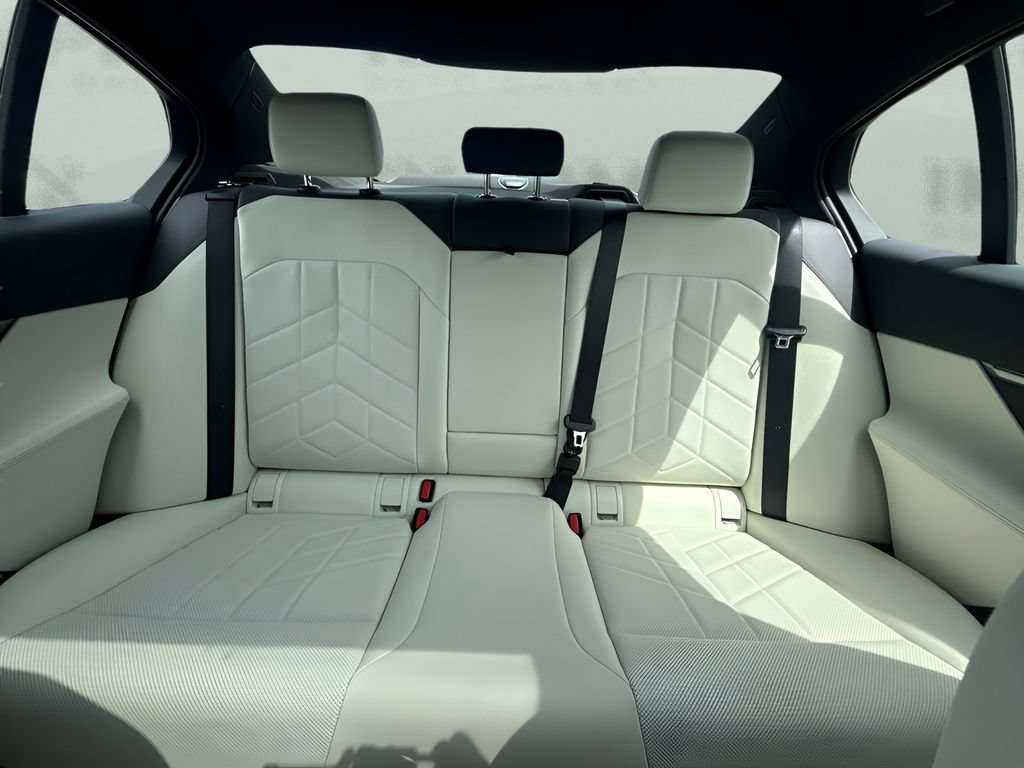 Used 2024 BMW i5 eDrive40i w/ M Sport Package RWD image 13