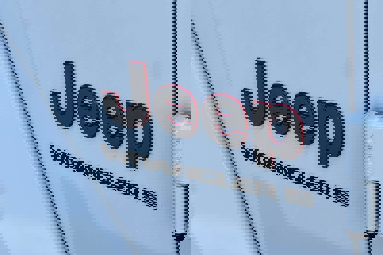 Used 2025 Jeep Wrangler Rubicon w/ Xtreme 35 Tire Package image 32