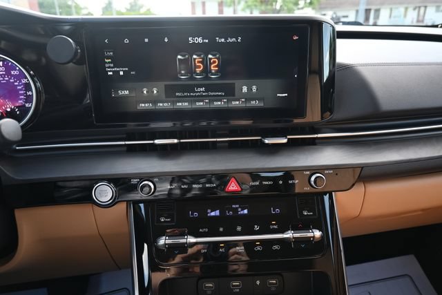 Used 2022 Kia Carnival EX FWD image 34