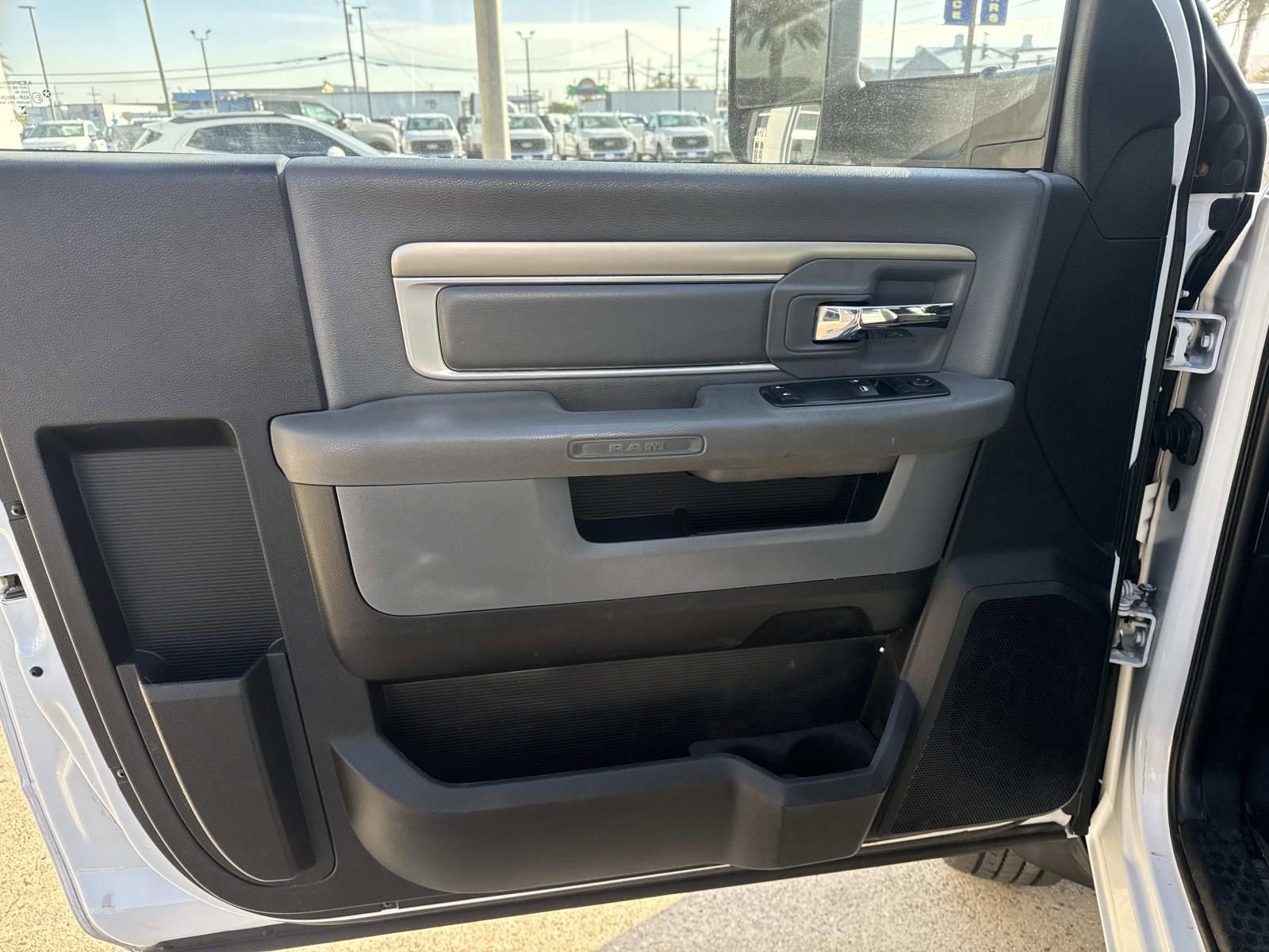 Used 2015 RAM 5500 Tradesman w/ Power & Remote Entry Group RWD image 23