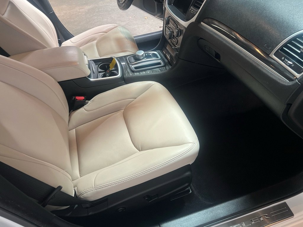 Used 2019 Chrysler 300 Touring L w/ Quick Order Package 22F image 18