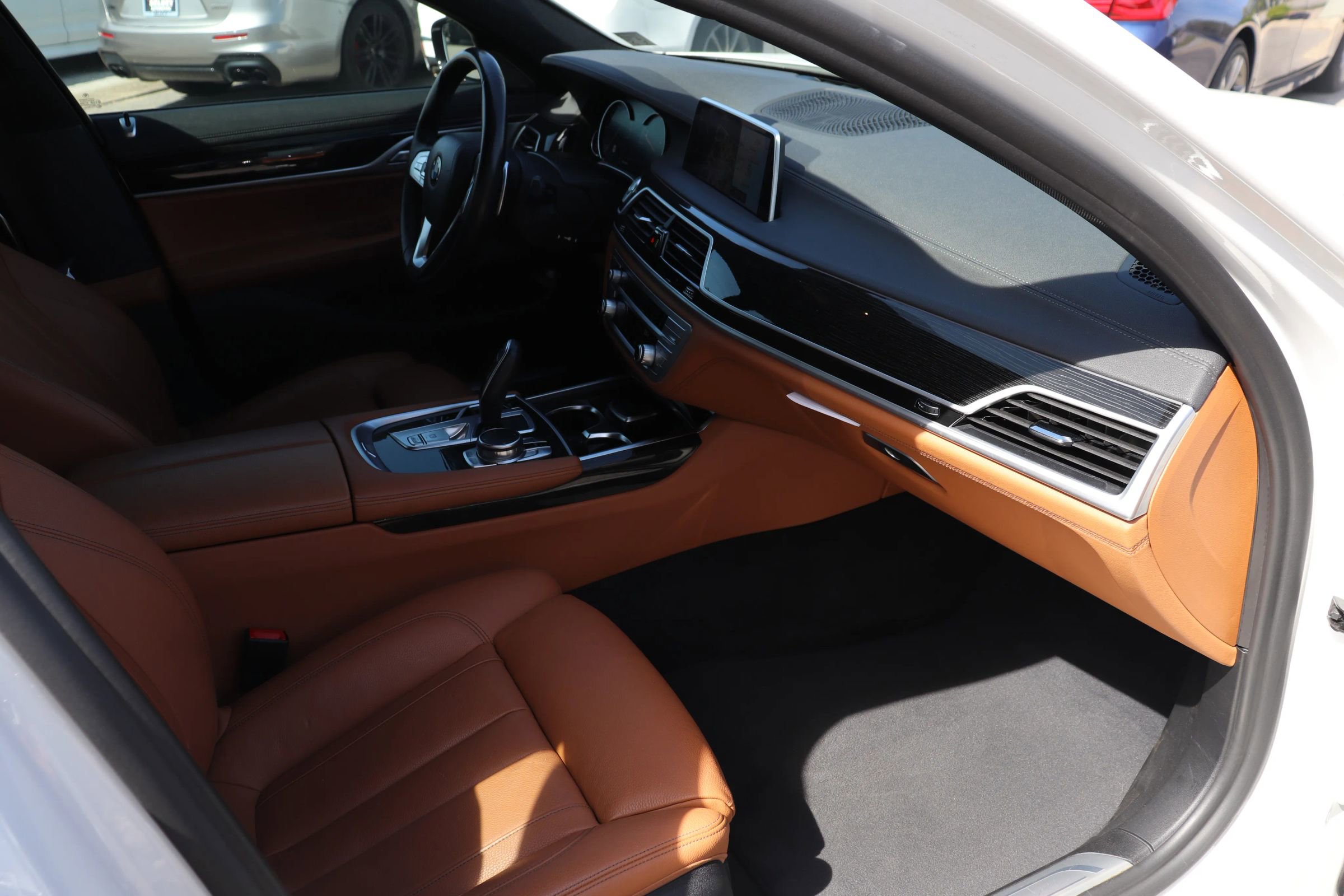 Used 2019 BMW 740i w/ M Sport Package RWD image 15