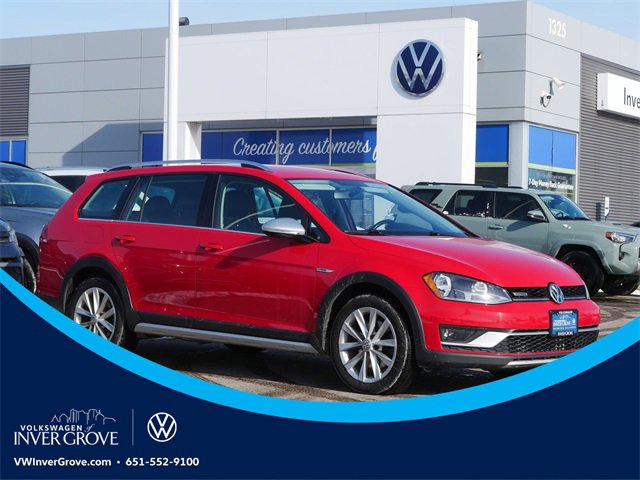Used 2017 Volkswagen Golf Alltrack S image 1