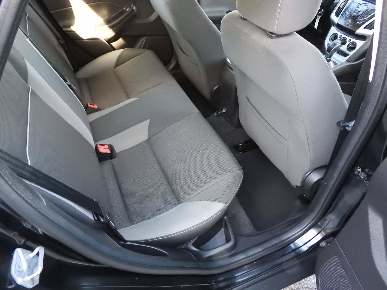 Used 2014 Ford Focus SE FWD image 8