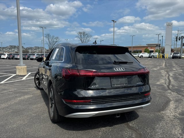 Used 2023 Audi e-tron Premium Plus w/ Premium Plus Package image 4