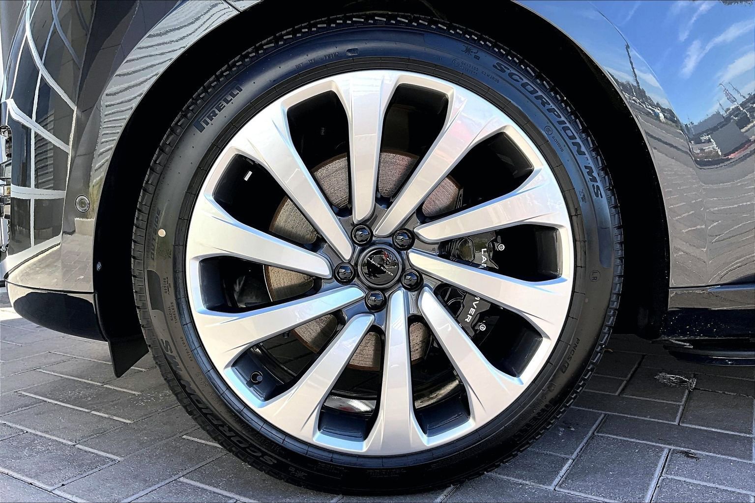 New 2026 Land Rover Range Rover Autobiography AWD/4WD image 12