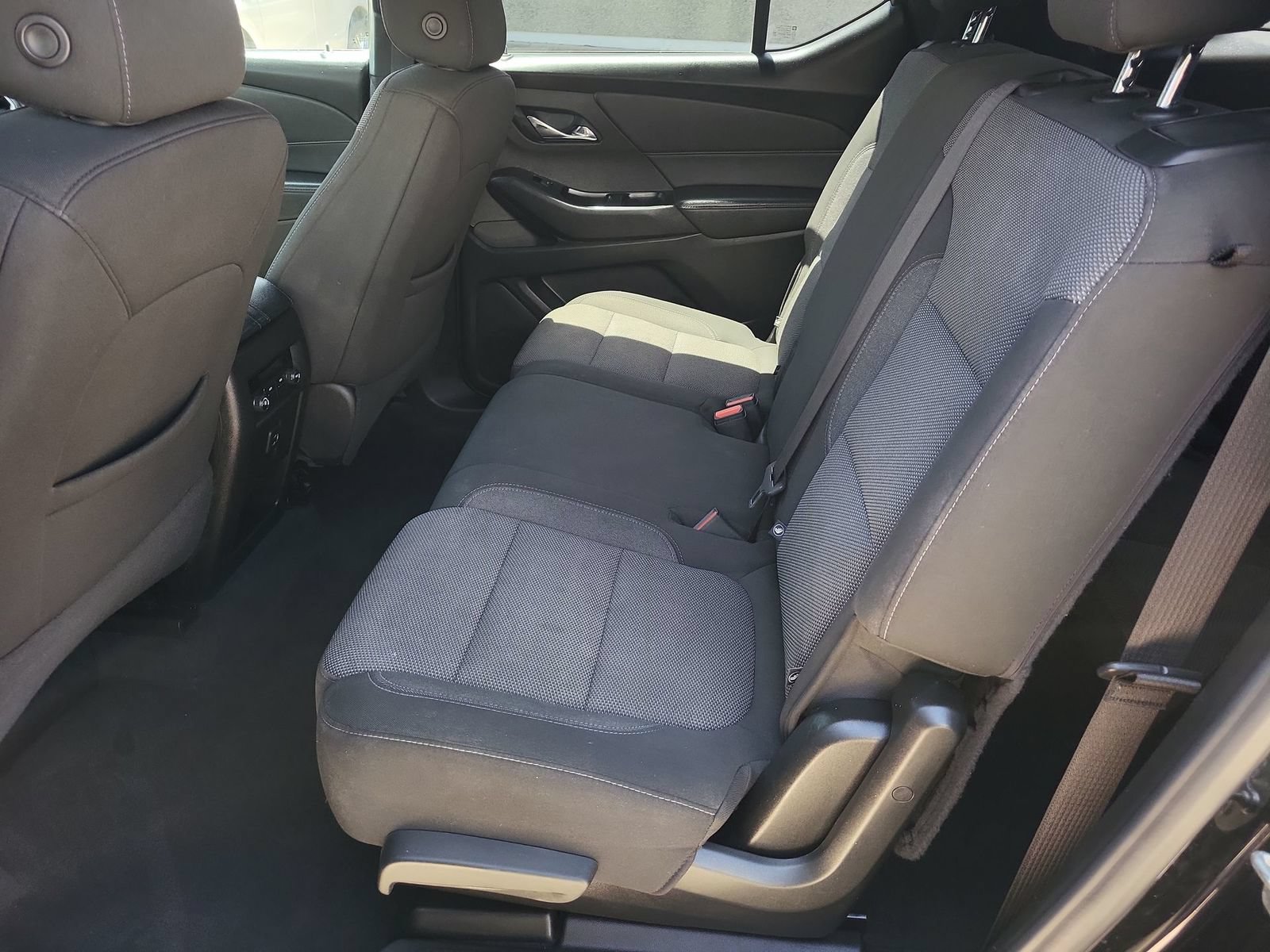 Used 2023 Chevrolet Traverse LT FWD image 23