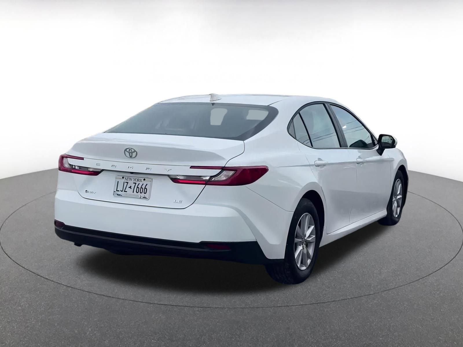 Used 2025 Toyota Camry LE image 14