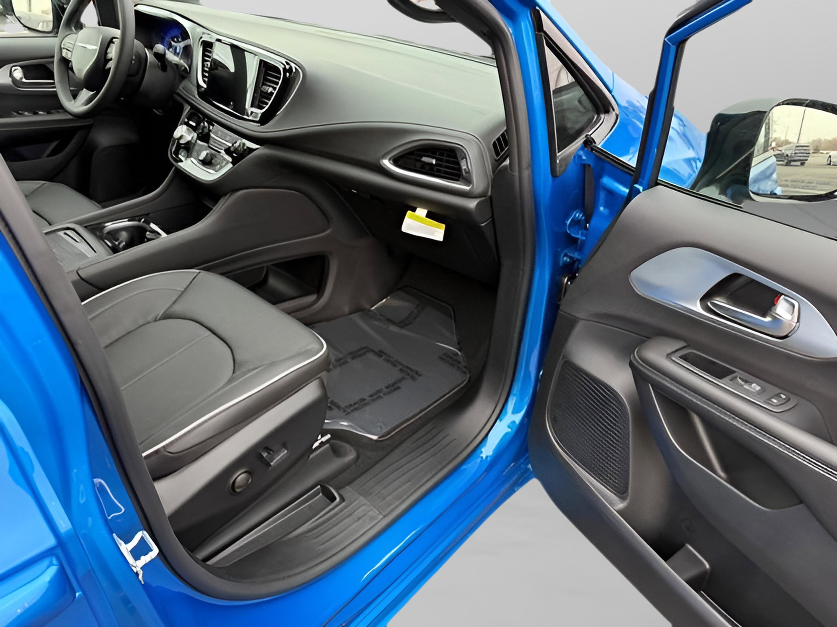 New 2026 Chrysler Pacifica Limited w/ S Appearance Package image 30