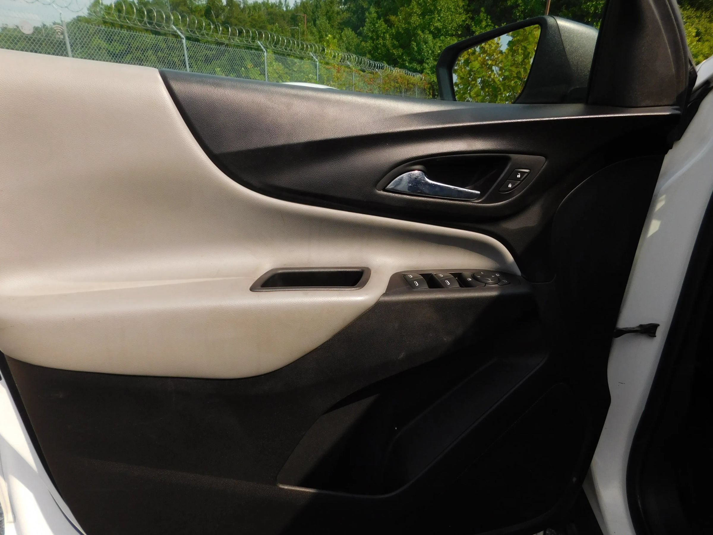 Used 2018 Chevrolet Equinox LS AWD/4WD image 15