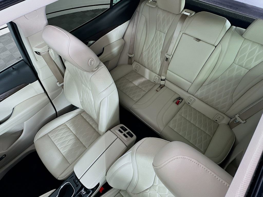 Used 2022 Buick Envision Avenir w/ Technology Package II image 22