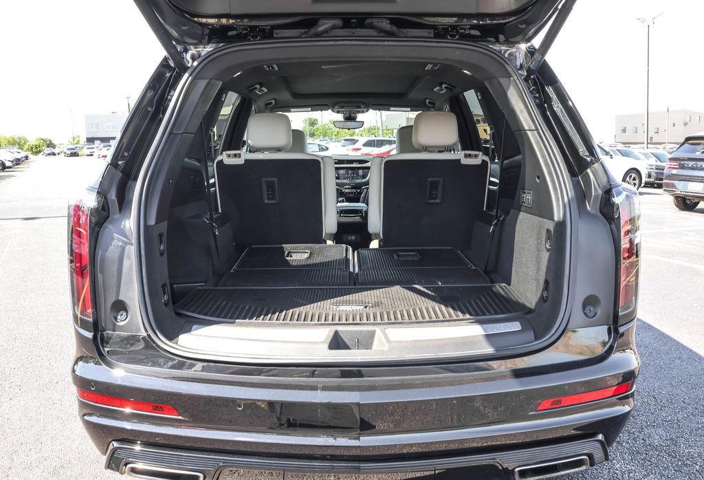 Used 2023 Cadillac XT6 Sport w/ Technology Package AWD/4WD image 35