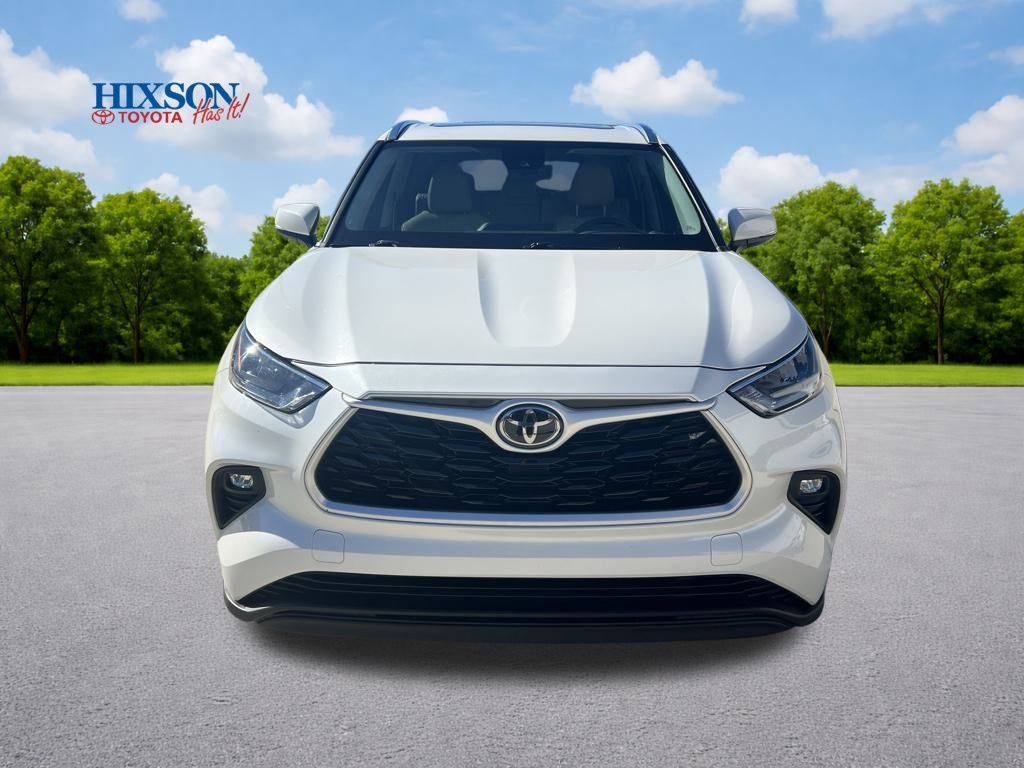 Used 2020 Toyota Highlander XLE image 2