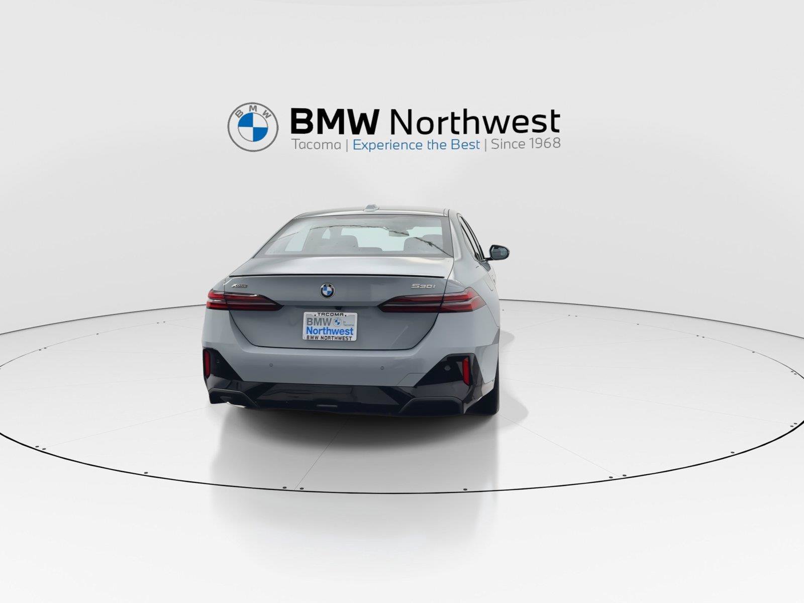 Used 2026 BMW 530i xDrive w/ M Sport Package AWD/4WD image 2