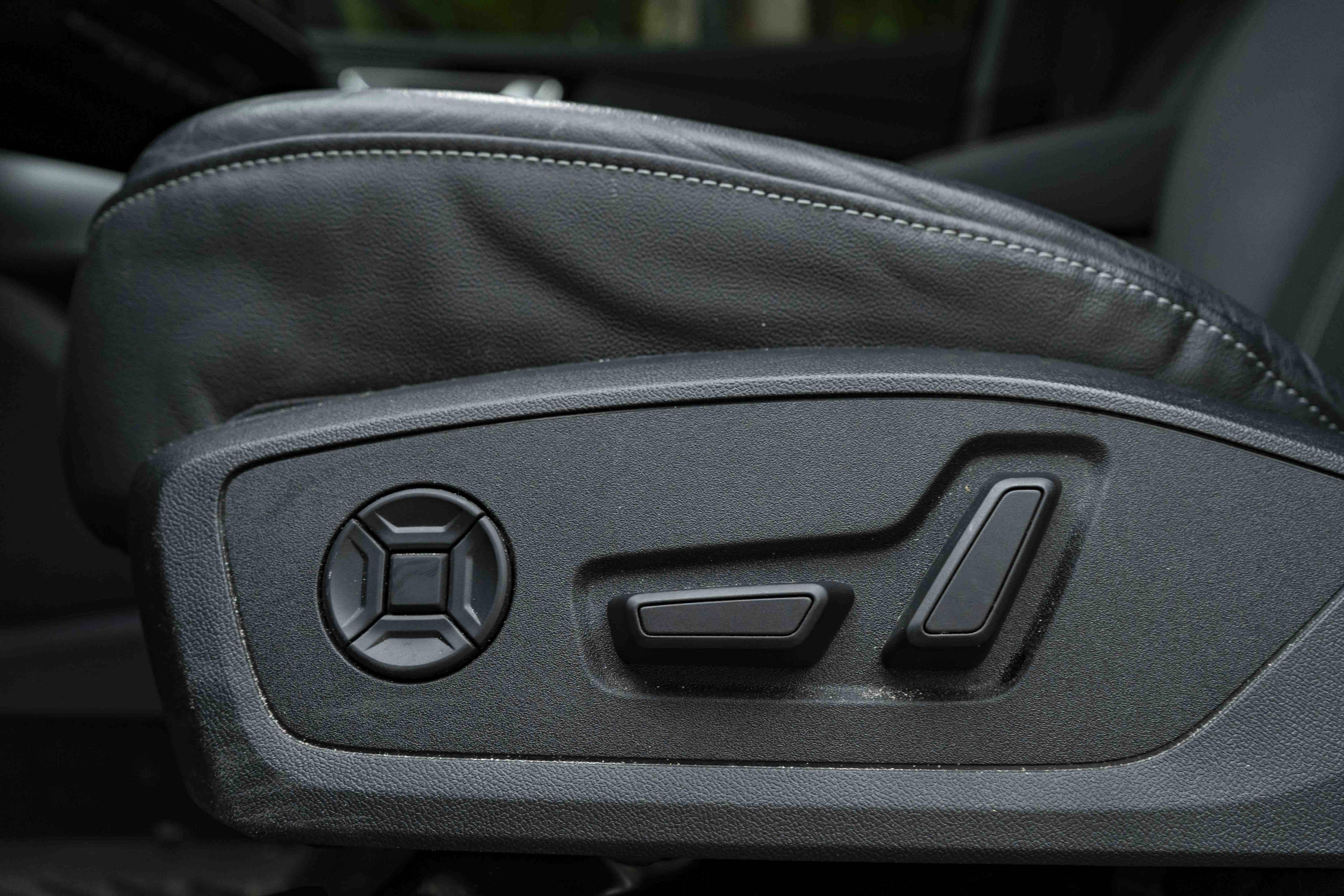 Used 2023 Audi Q4 e-tron Premium Plus AWD/4WD image 32