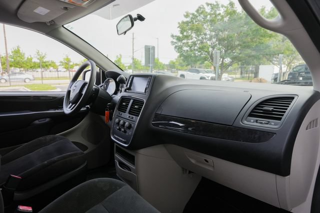 Used 2017 Dodge Grand Caravan SE w/ Power Window Group FWD image 27