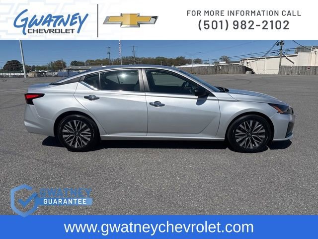 Used 2024 Nissan Altima 2.5 SV FWD image 4