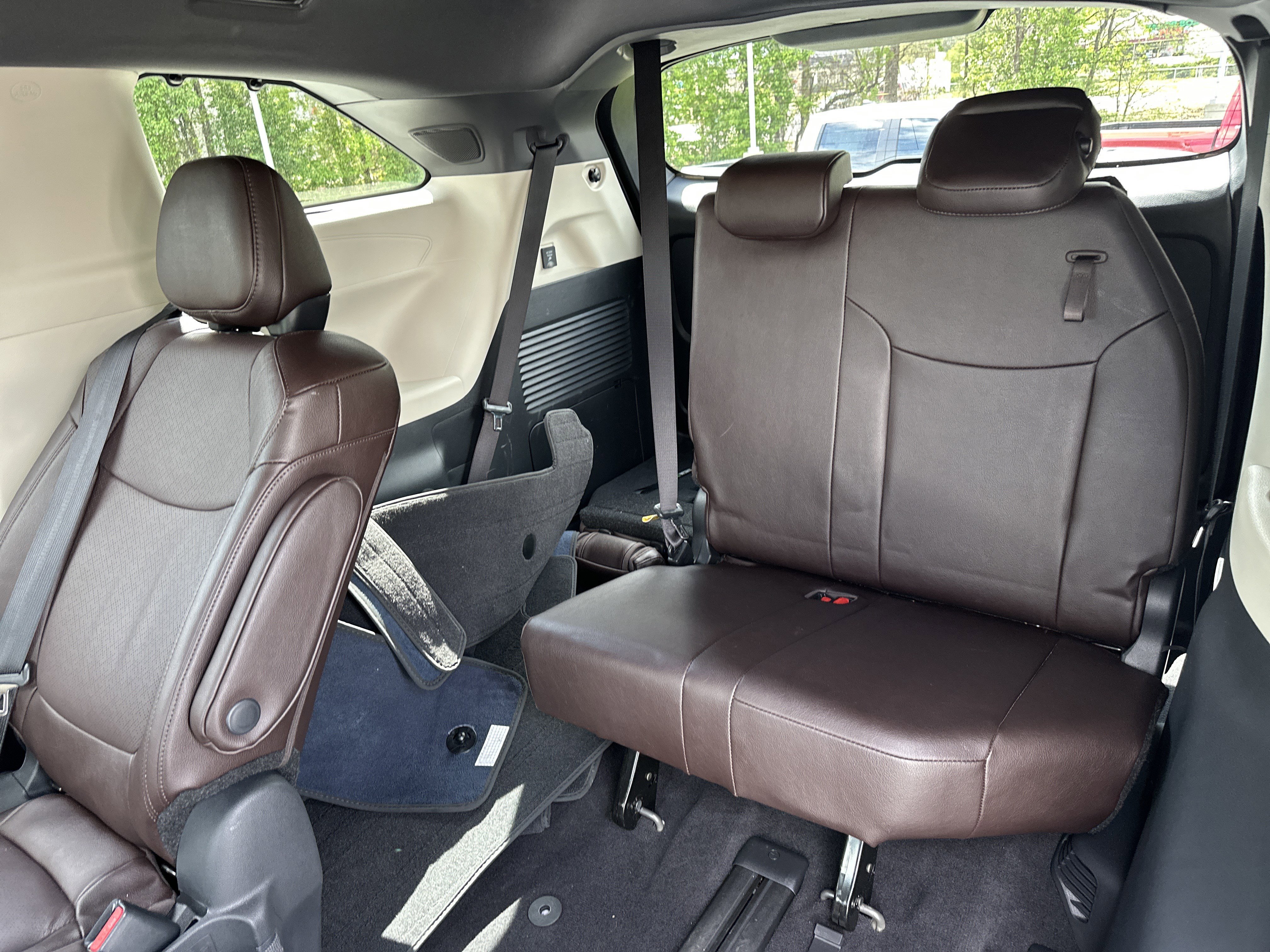 Certified 2023 Toyota Sienna Platinum FWD image 33