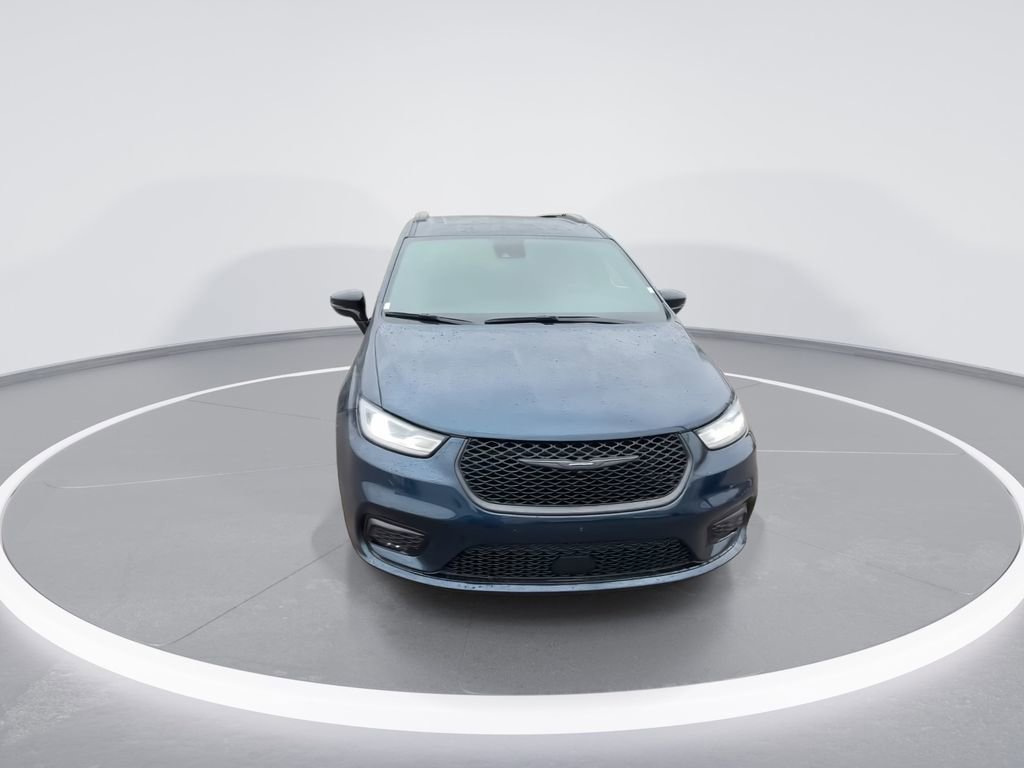 Used 2025 Chrysler Pacifica Limited FWD image 3