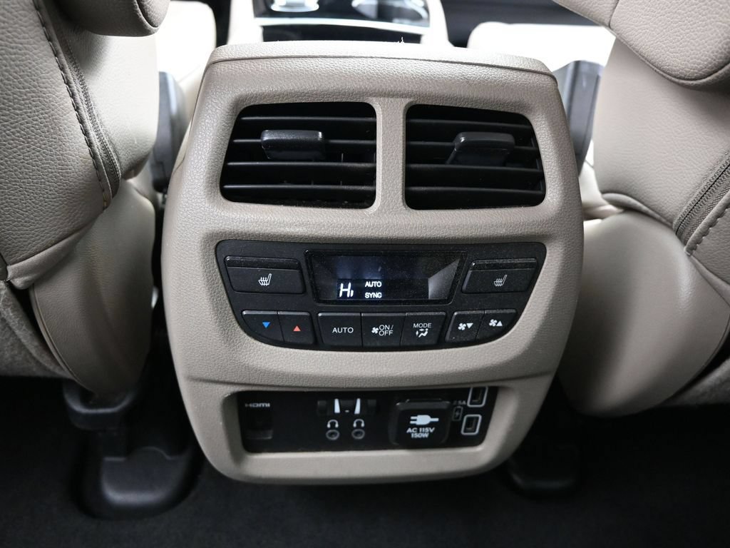 Used 2022 Honda Pilot Touring image 13