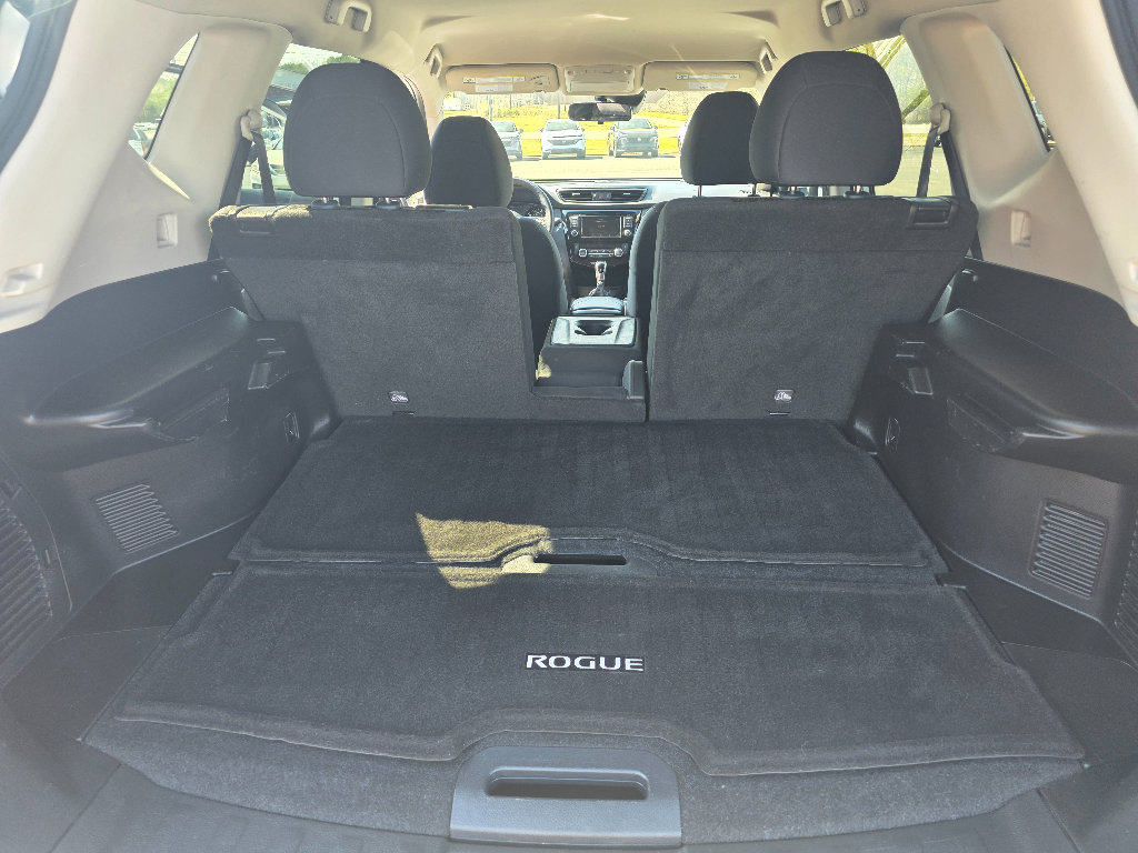 Used 2020 Nissan Rogue SV image 17