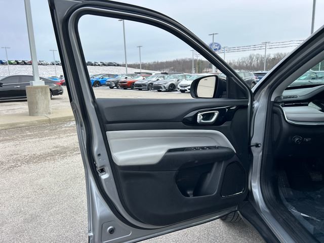 Used 2022 Jeep Compass Limited image 28