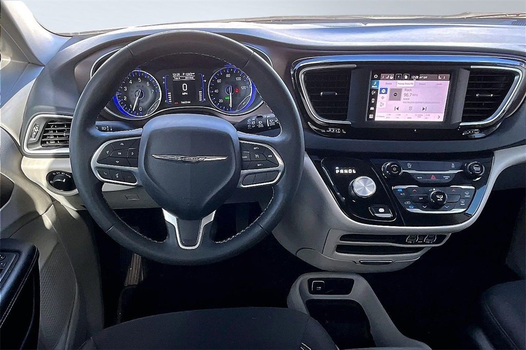 Certified 2023 Chrysler Voyager LX image 6