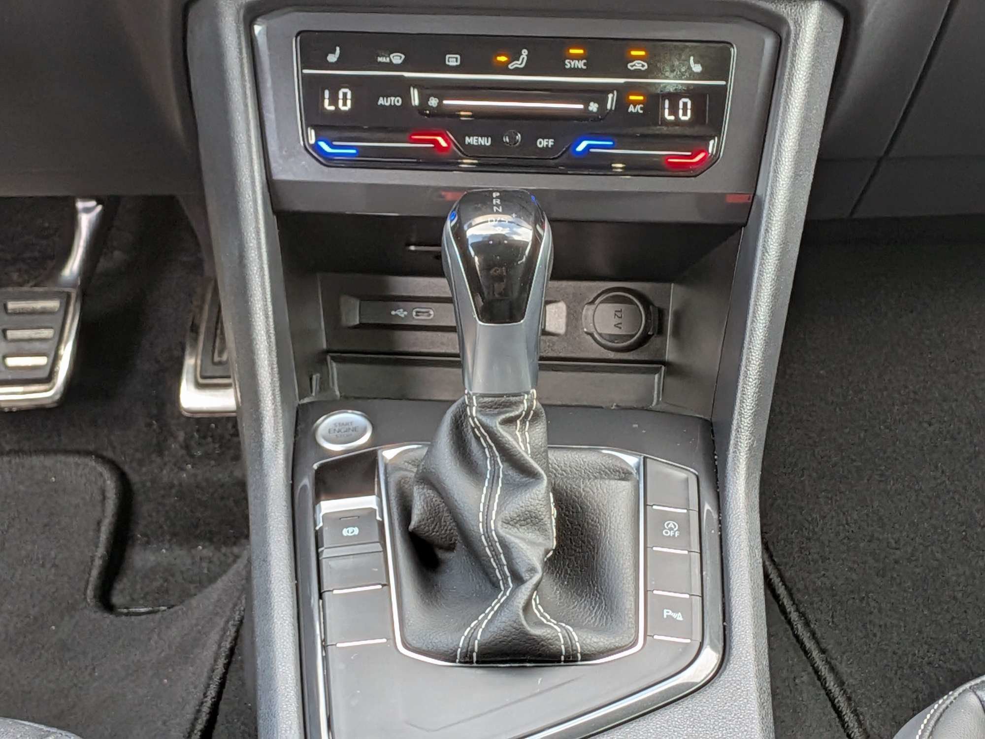 Used 2024 Volkswagen Tiguan SE R-Line FWD image 18