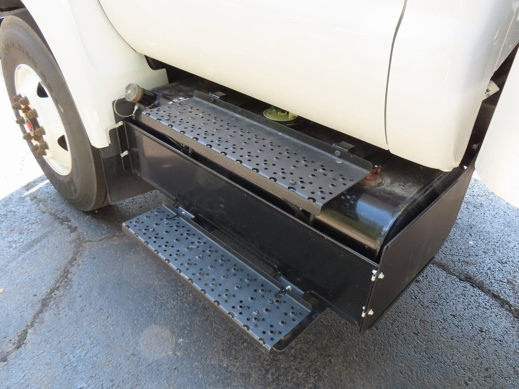 Used 2022 Ford F750 2WD Regular Cab Super Duty image 10