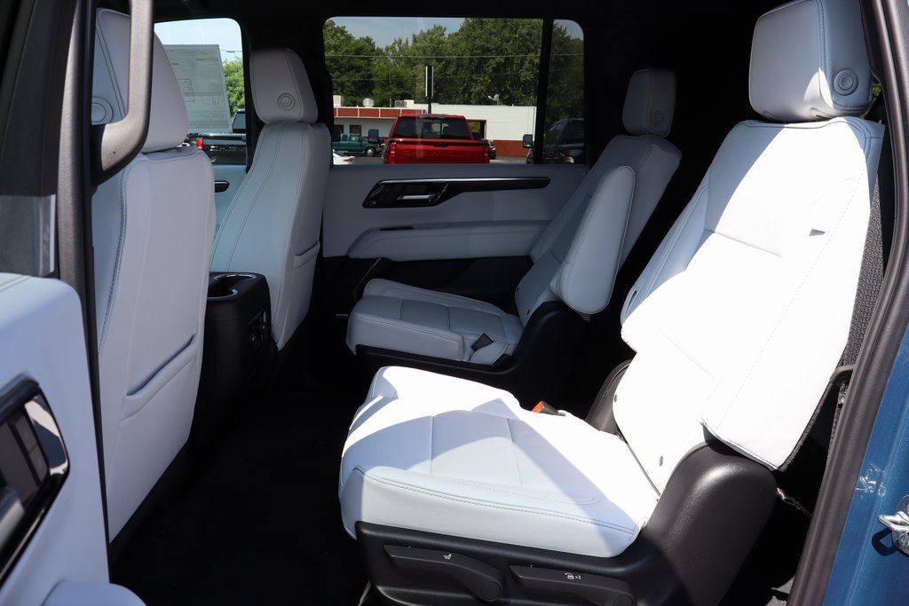 New 2025 Chevrolet Suburban Premier image 23