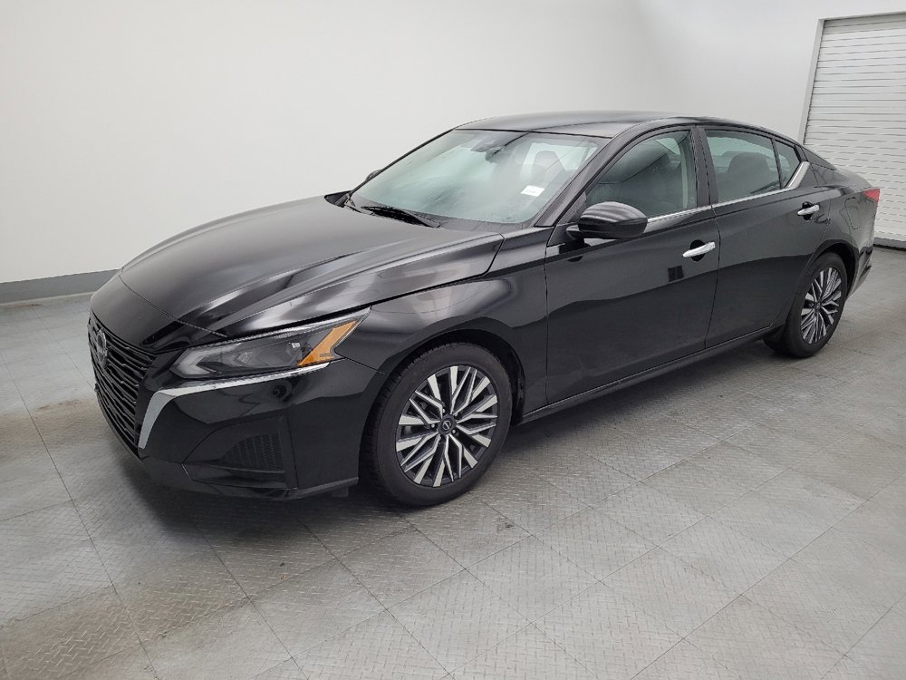 Used 2023 Nissan Altima 2.5 SV image 2