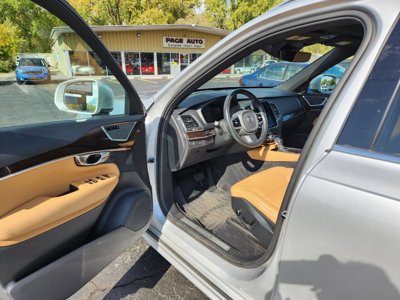 Used 2019 Volvo XC90 T6 Momentum w/ Advanced Package image 11