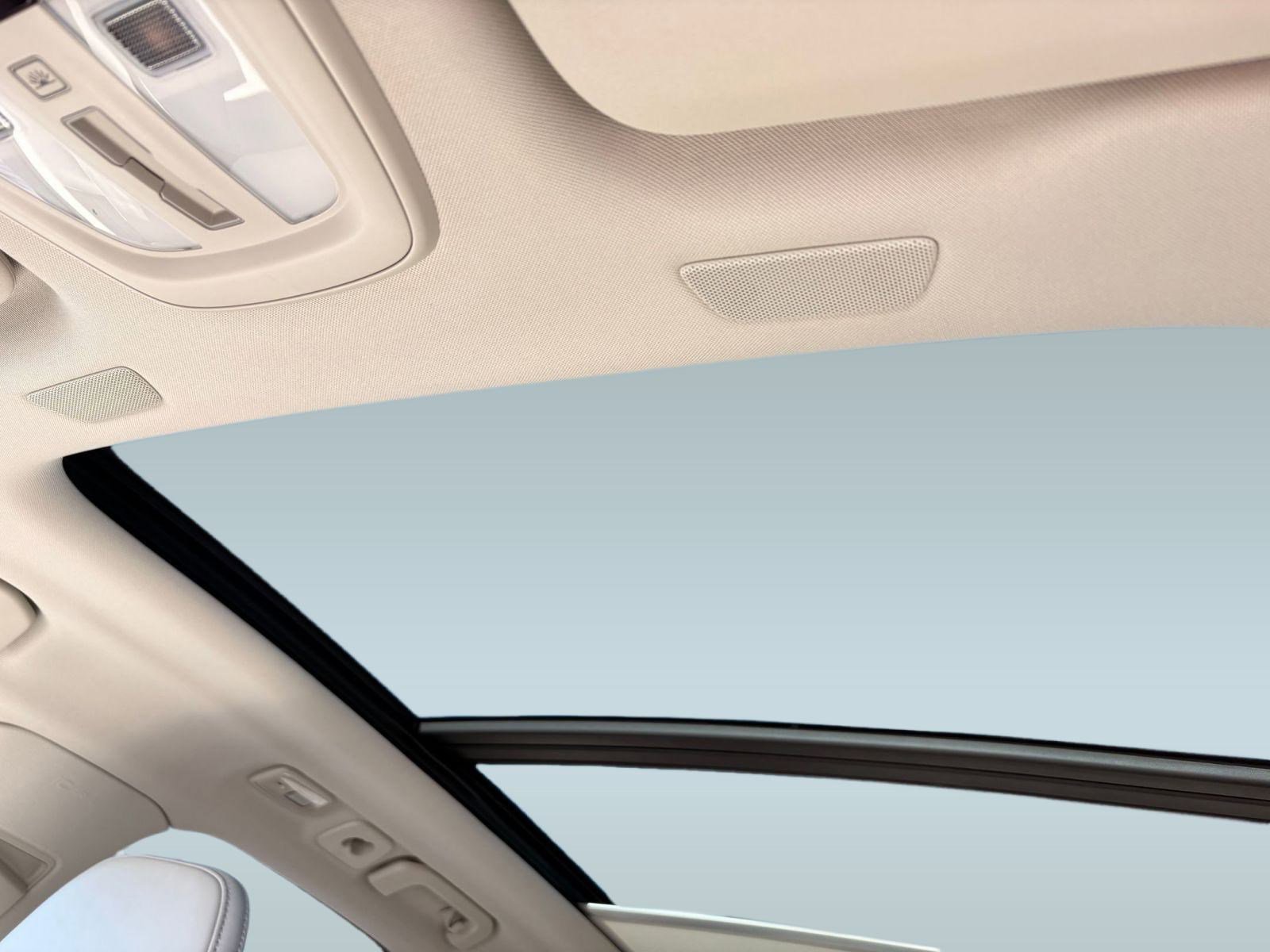 New 2026 Volvo XC60 B5 Ultra w/ Climate Package image 15