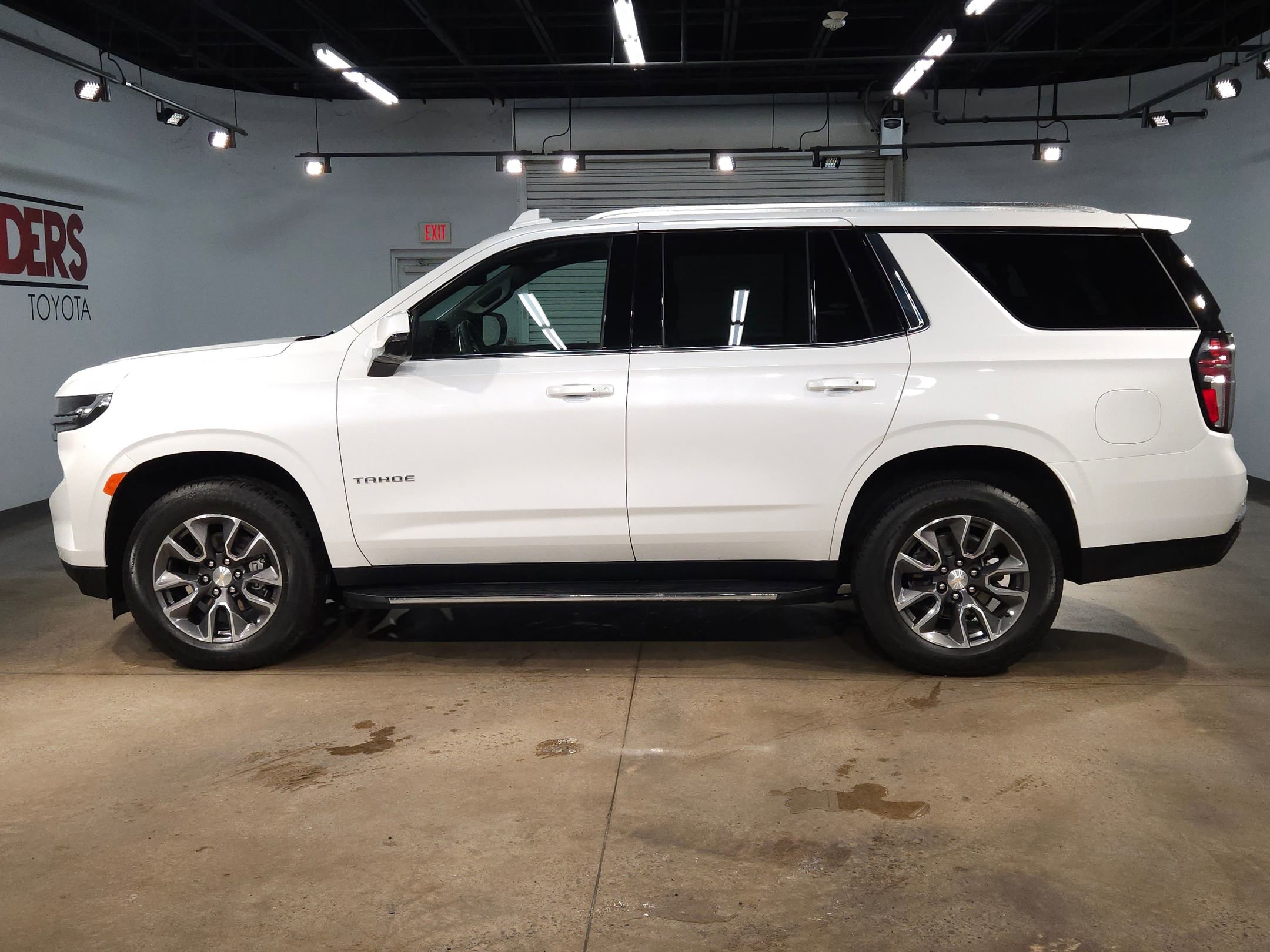 Used 2023 Chevrolet Tahoe LT w/ Luxury Package image 4