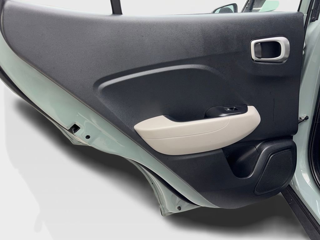 Used 2025 Hyundai Venue SEL image 34