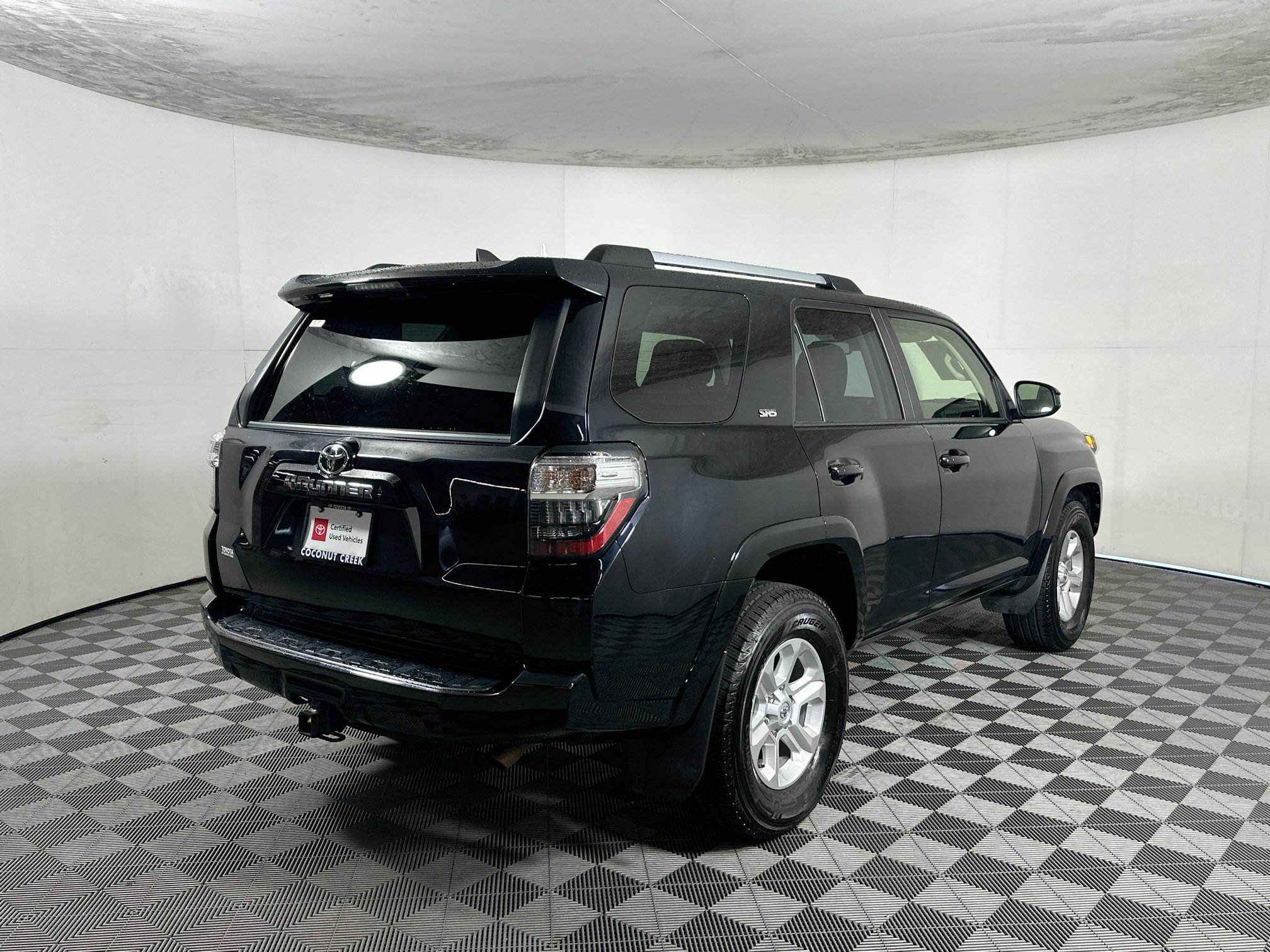 Used 2024 Toyota 4Runner SR5 RWD image 3