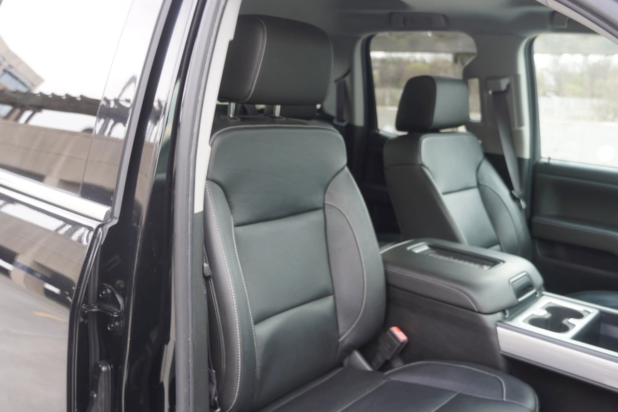Used 2017 Chevrolet Silverado 1500 LTZ Z71 AWD/4WD image 32