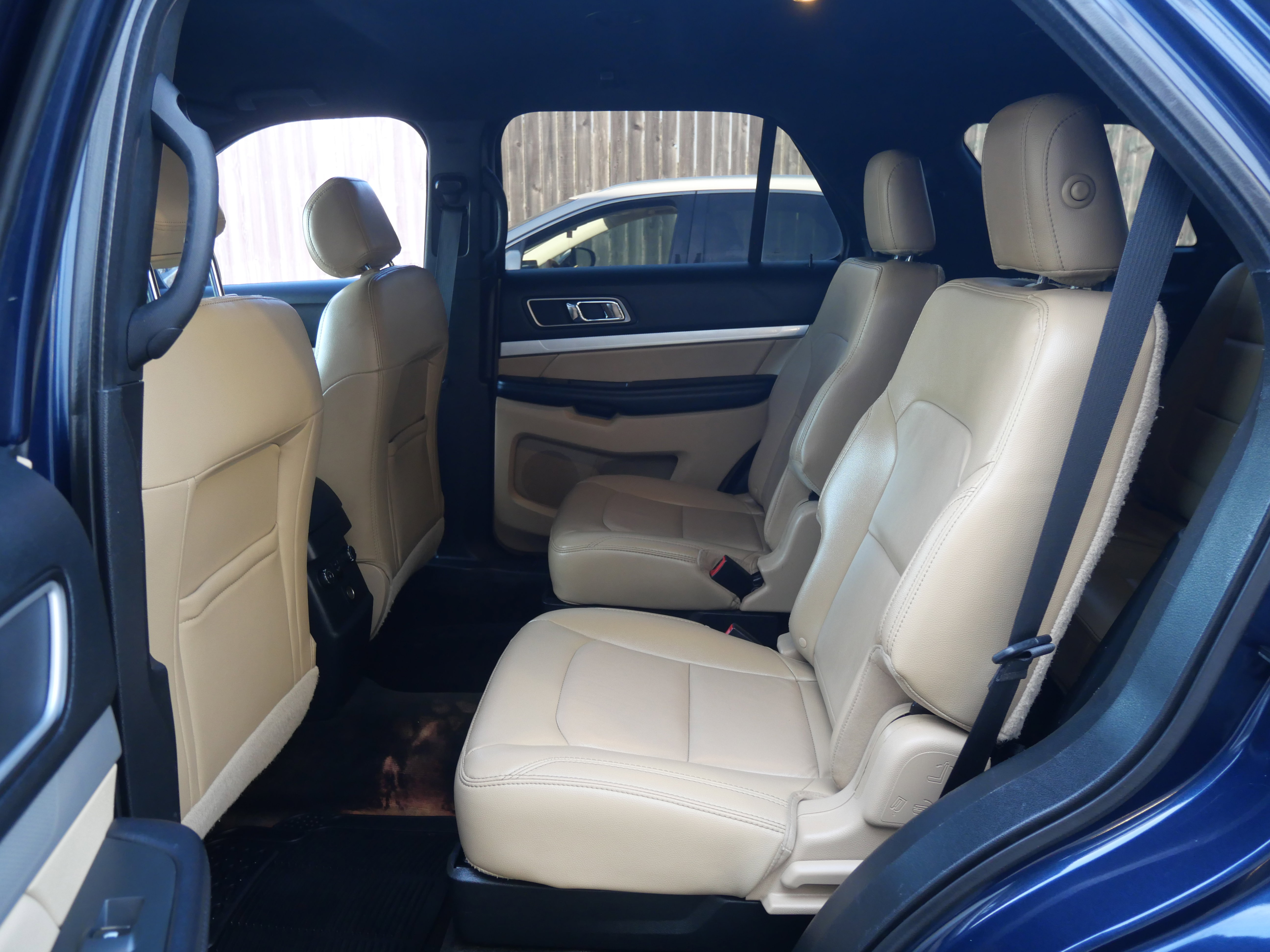 Used 2017 Ford Explorer XLT w/ Equipment Group 202A image 10