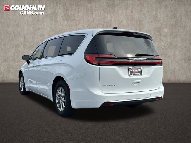 Used 2026 Chrysler Pacifica Select image 5
