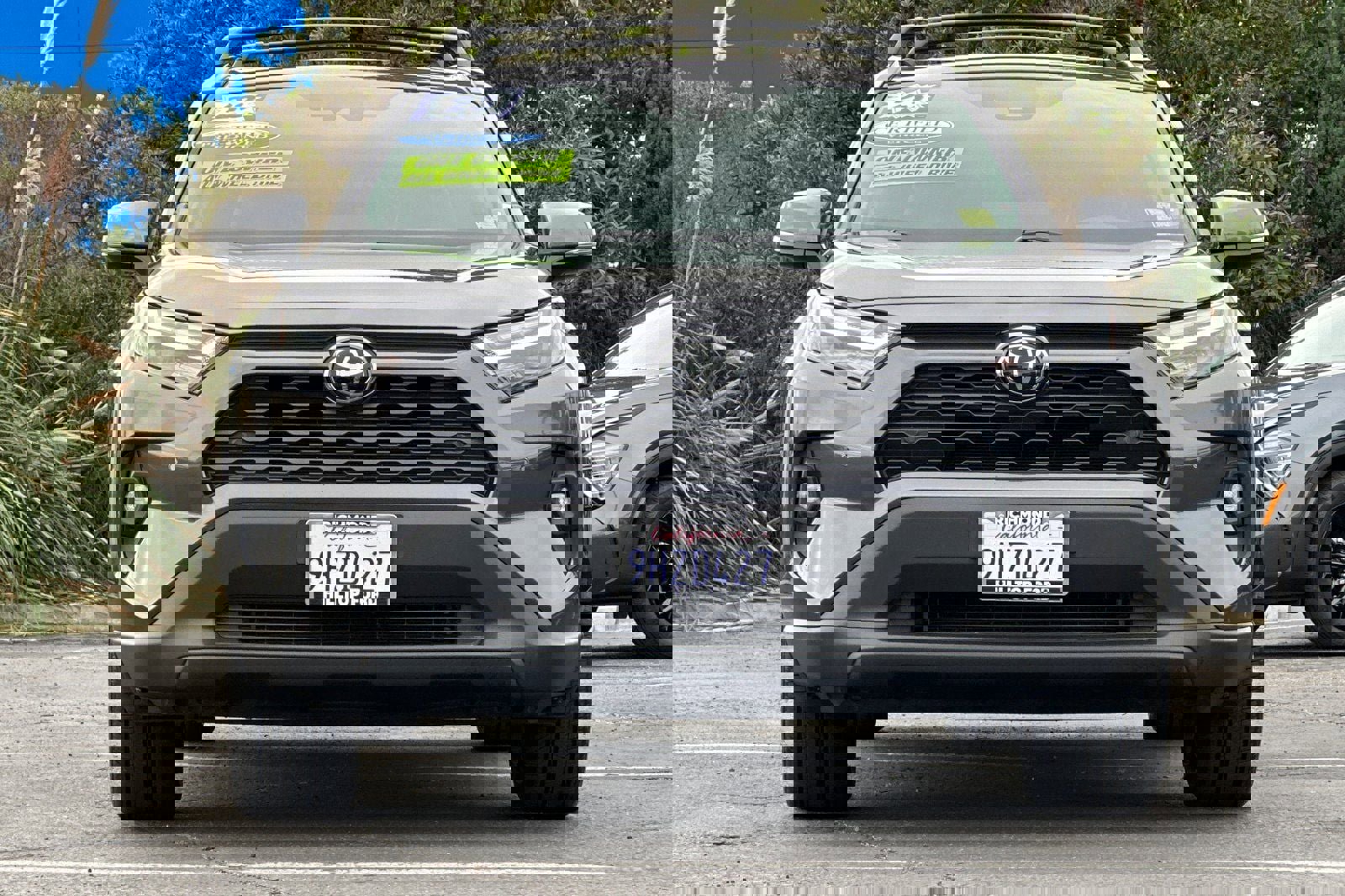 Used 2023 Toyota RAV4 XLE Premium image 11