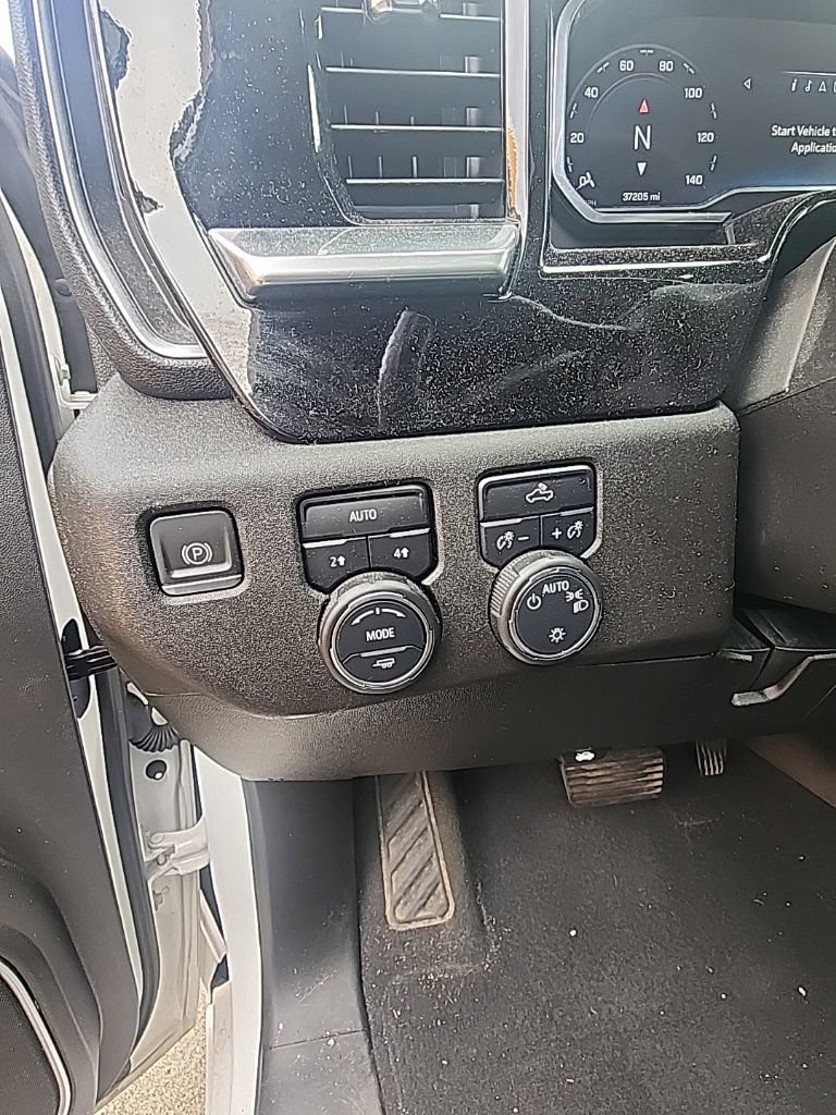Used 2022 Chevrolet Silverado 1500 LT AWD/4WD image 14