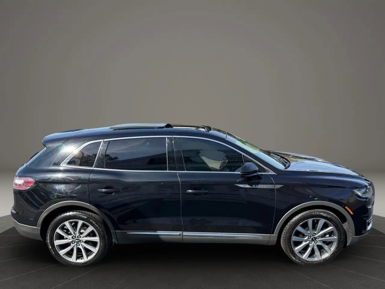 Used 2019 Lincoln Nautilus Select image 6