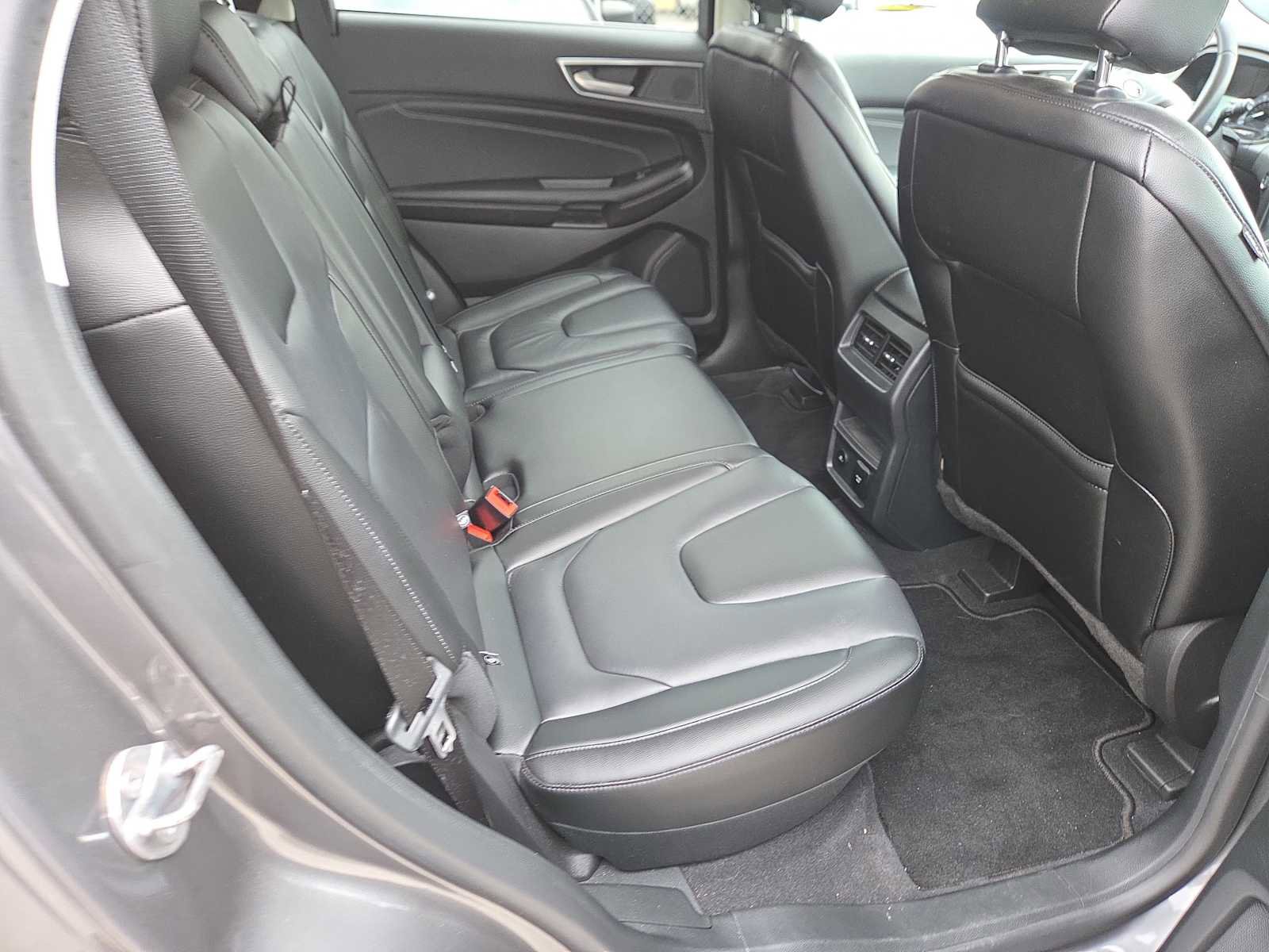 Used 2022 Ford Edge Titanium image 12