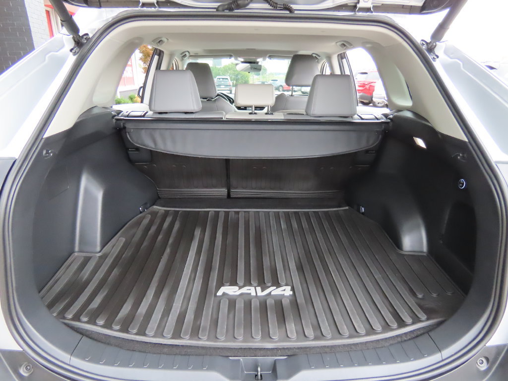 Used 2024 Toyota RAV4 XLE Premium AWD/4WD image 26