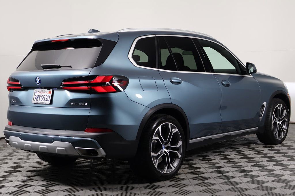 Used 2025 BMW X5 xDrive50e w/ Parking Assistance Package image 4