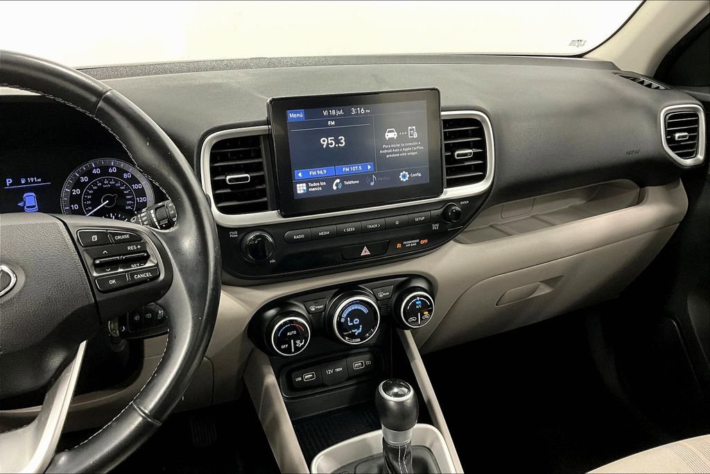Used 2022 Hyundai Venue SEL w/ Cargo Package image 8