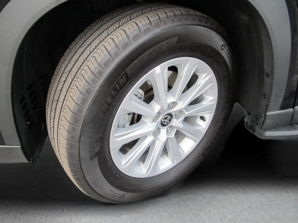 Used 2025 Toyota Grand Highlander AWD image 25