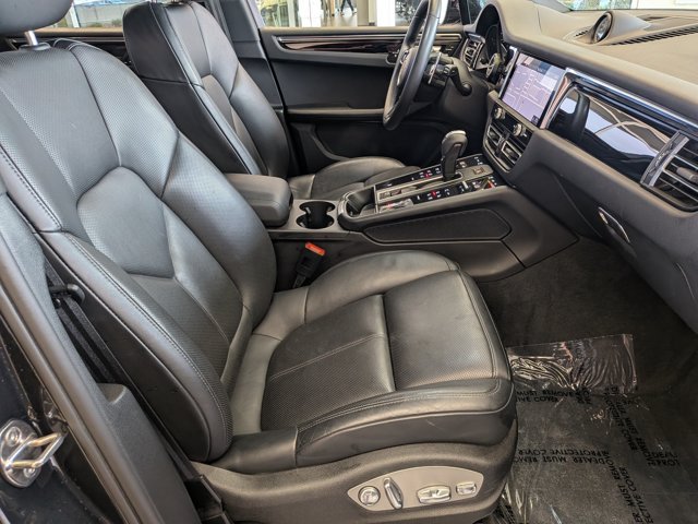 Used 2025 Porsche Macan AWD/4WD image 26